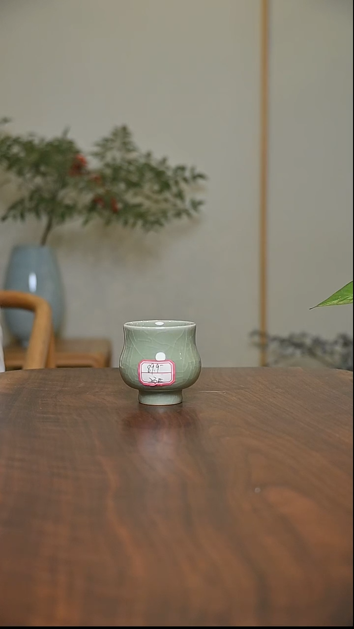 23#杯 豆青釉 微瑕 朱家汝窑款