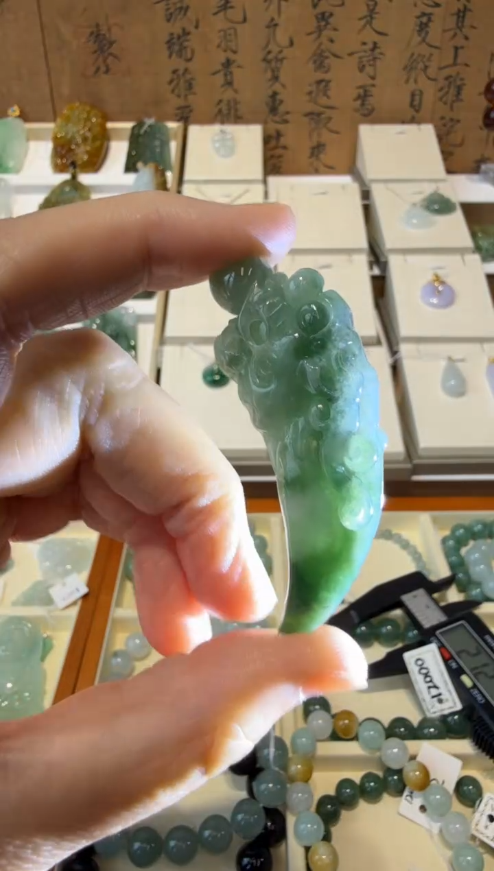 翡翠挂件未镶嵌A货翡翠多样性孤品