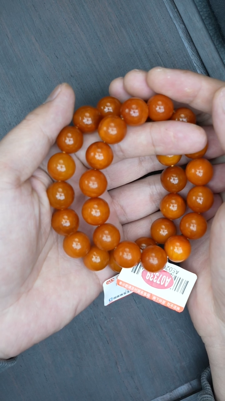 【闪购商品】琥珀裸石未镶嵌老红蜡圆珠手串多样性发其一