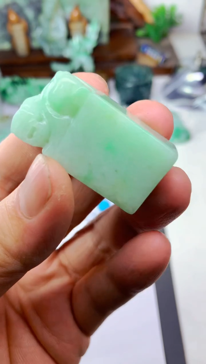 颈饰未镶嵌翡翠j****g印章