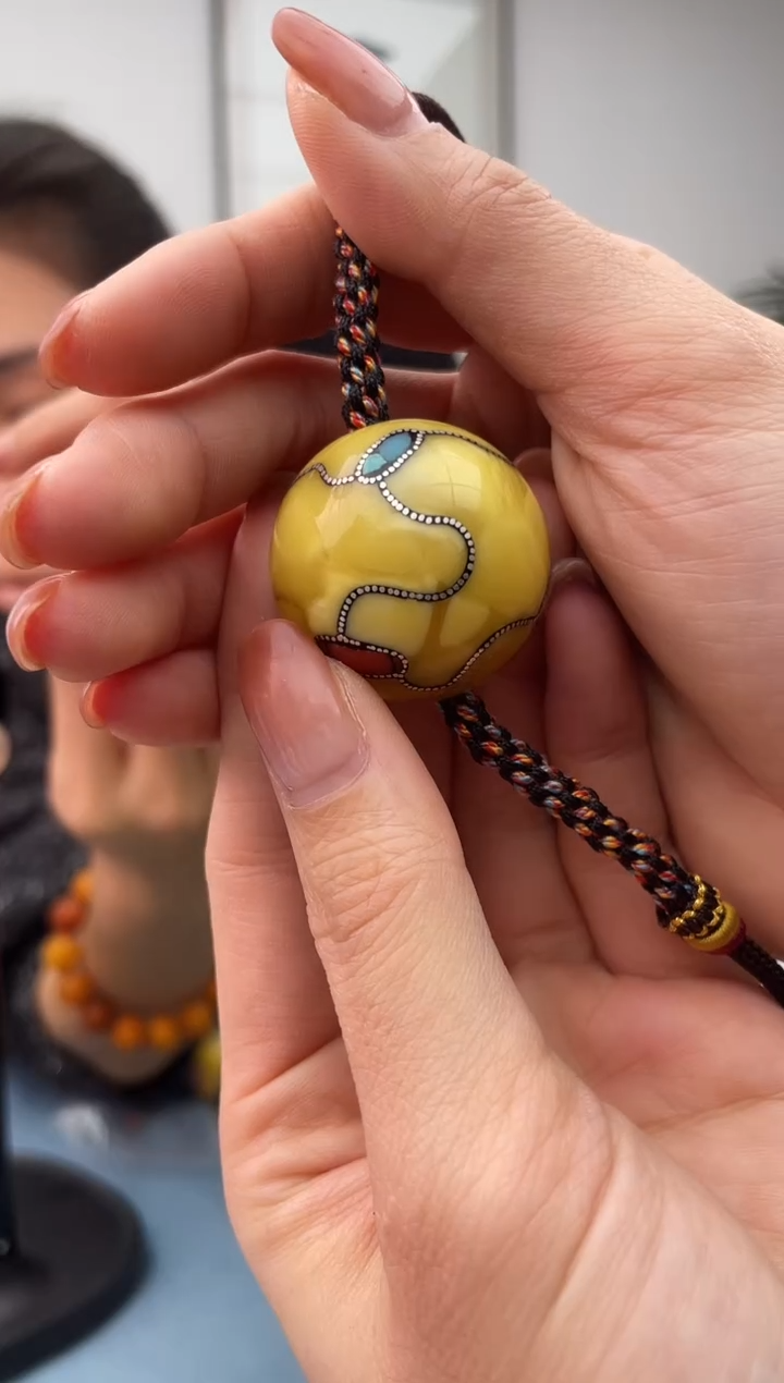 【闪购商品】蜜蜡珠宝奇石未镶嵌，假一罚十配绳18.31