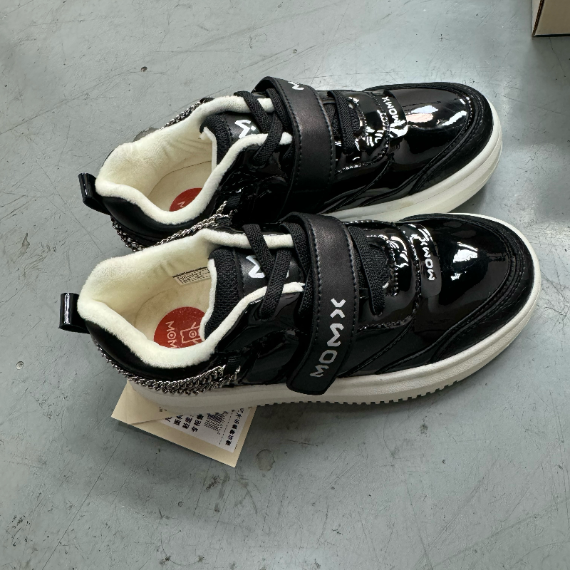 魔术贴板鞋亲子黑色厚底童鞋冬季加绒保暖户外儿童男女跑步鞋