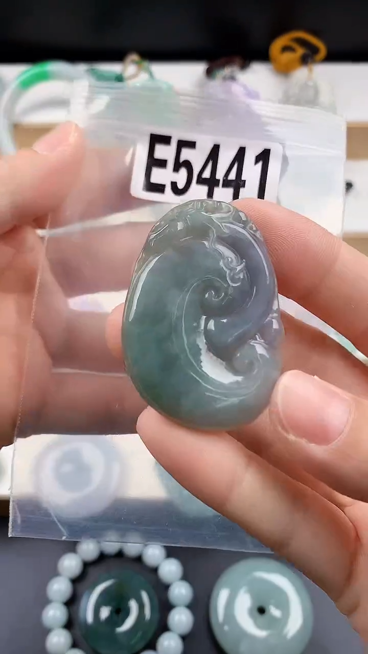 颈饰未镶嵌翡翠天然翡翠吊坠挂件