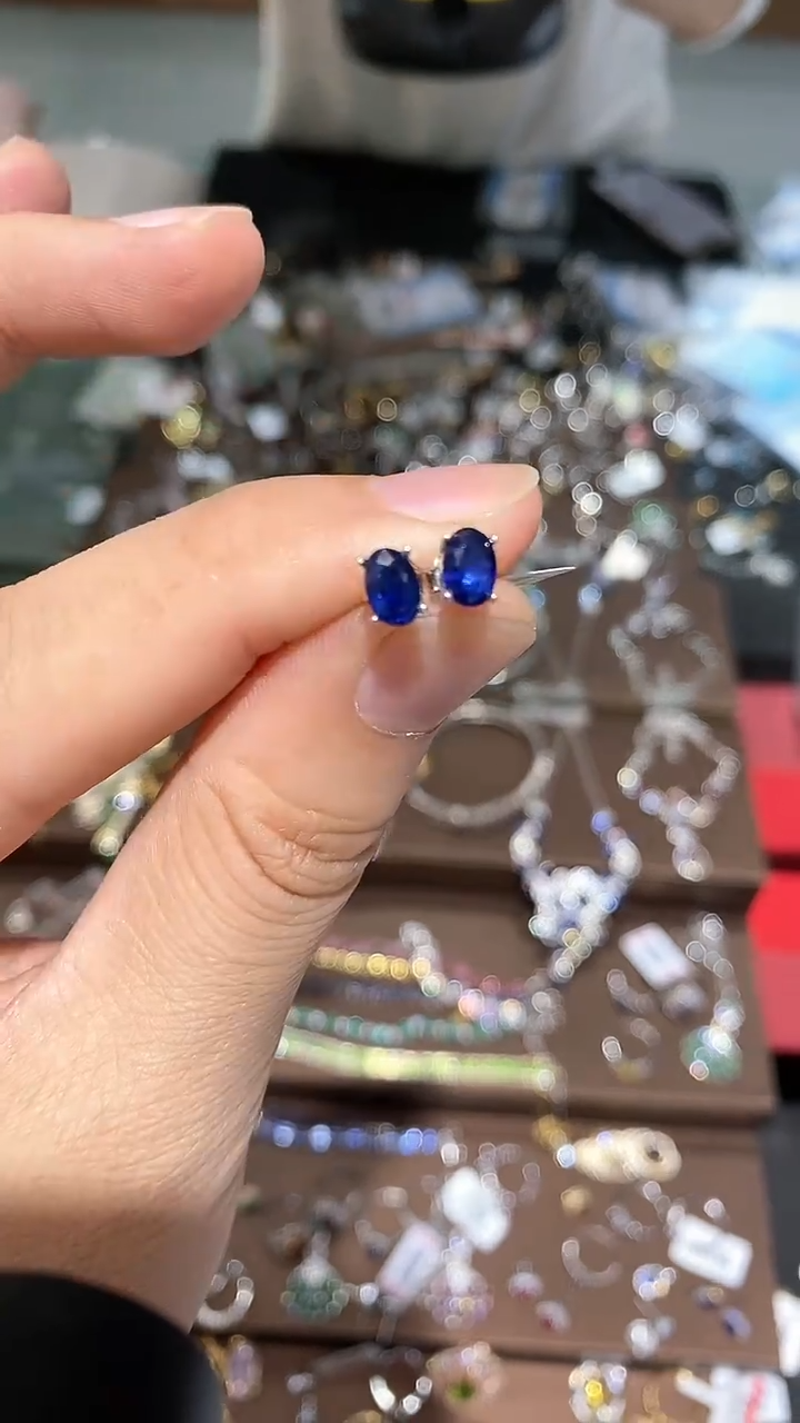 【闪购商品】蓝宝石耳饰银S925镶嵌耳钉