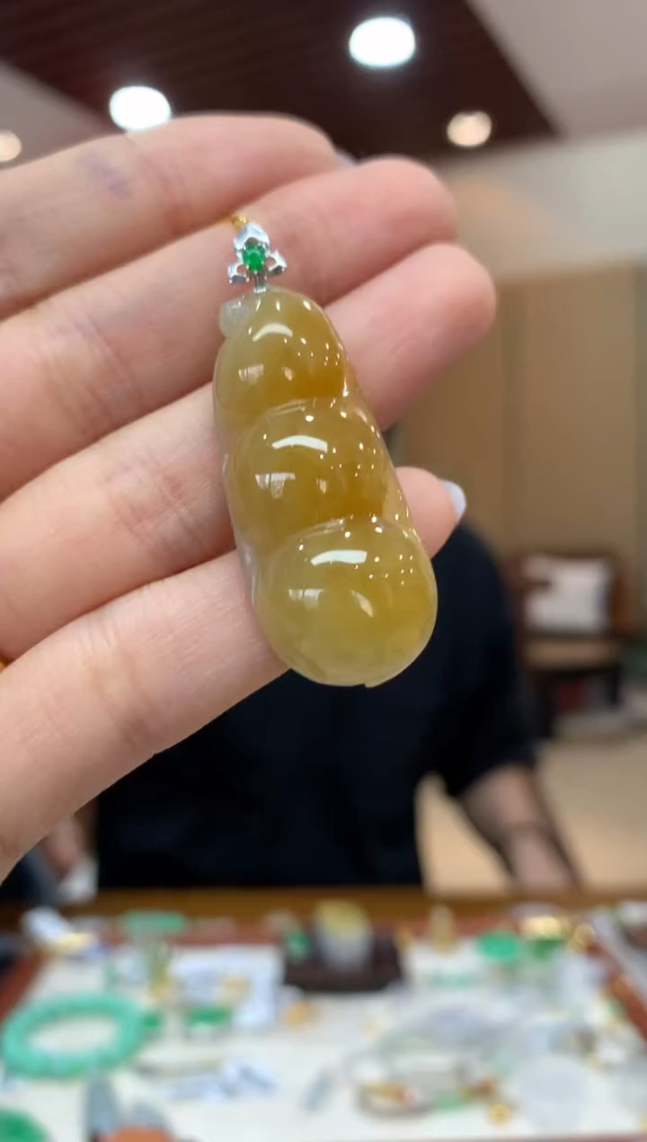 吊坠(不含链)18K金镶嵌翡翠豆子