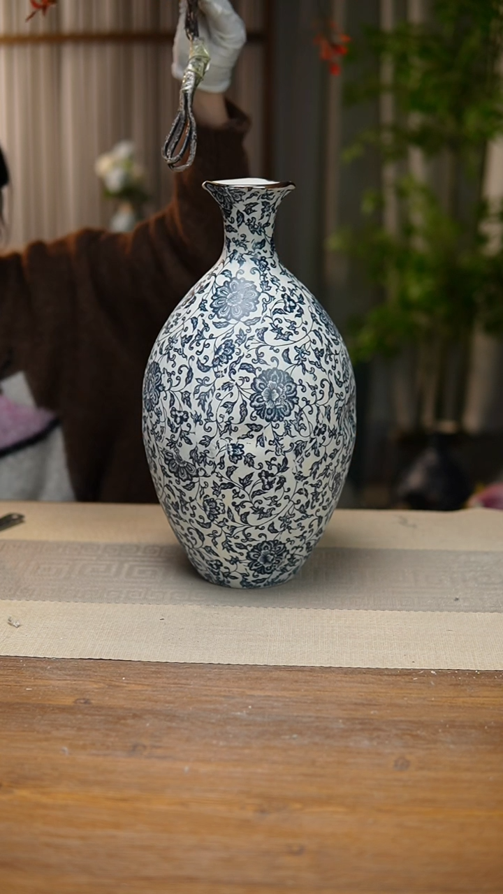 【闪购商品】陶瓷花器青花瓷缠枝莲保龄球瓶