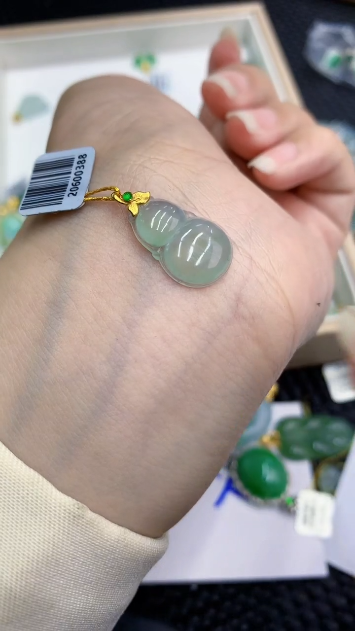 【闪购商品】翡翠颈饰18K金镶嵌            8