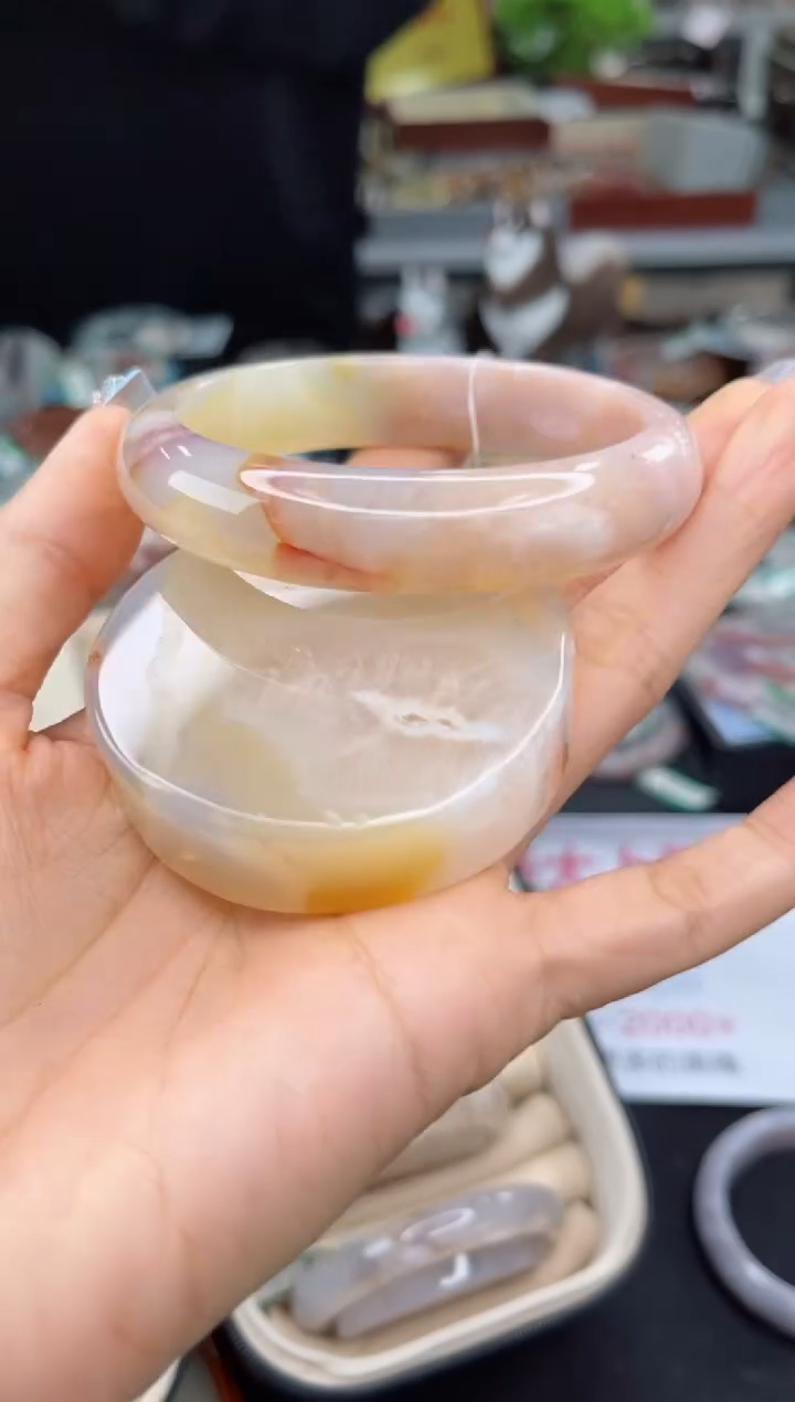 【闪购商品】石英质玉手镯未镶嵌61圈口（赠品镯心）3427120