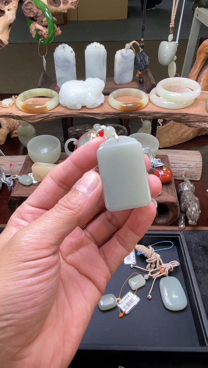 【闪购商品】和田玉吊坠未镶嵌且末青白 无事牌9003817