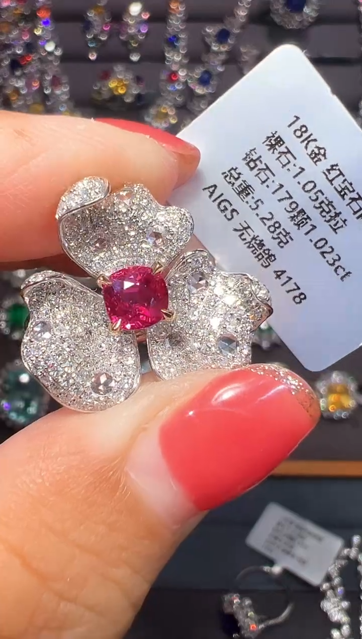 18K金镶嵌戒指红宝石AIGS 无烧鸽 1.05克拉