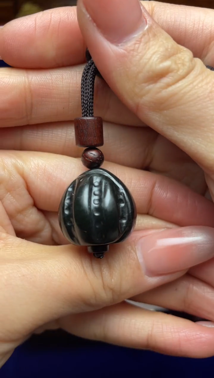 未镶嵌和田玉挂件洪*兴和田玉