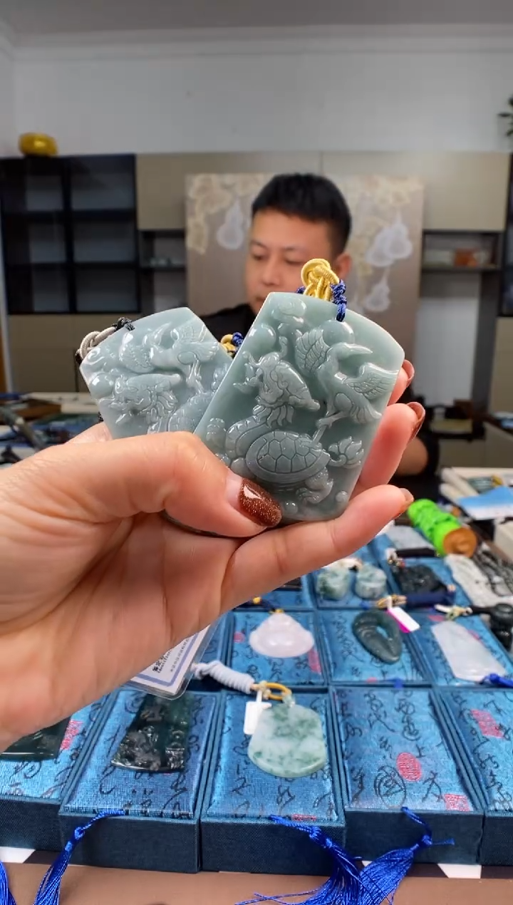 颈饰未镶嵌翡翠 多样性发其一