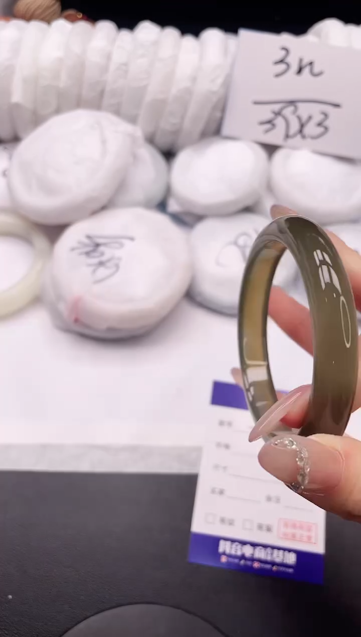 【闪购商品】石英质玉手镯未镶嵌7K360-60