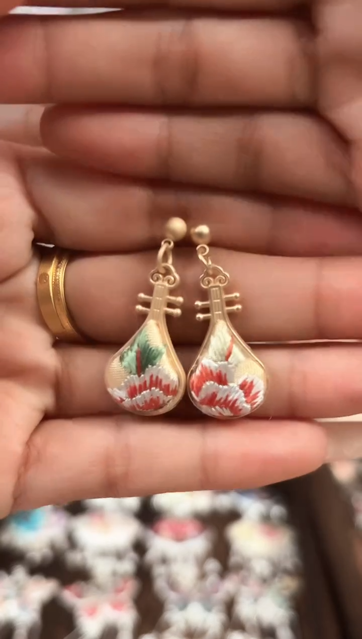 织绣非遗艺枝独秀老绣饰品008