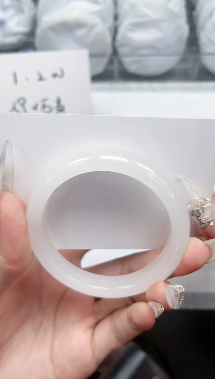 【闪购商品】石英质玉手镯未镶嵌102-55.1