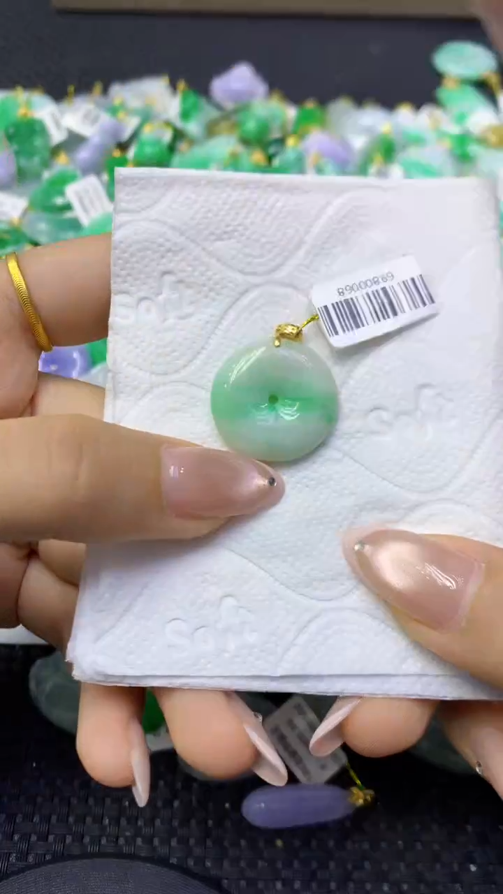 颈饰未镶嵌翡翠天然缅甸翡翠A货