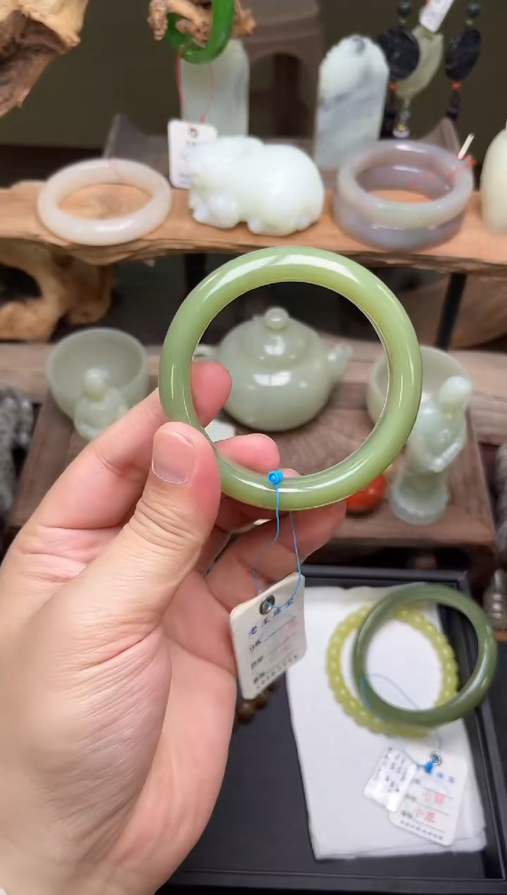 和田玉未镶嵌手镯若羌黄口 55圈