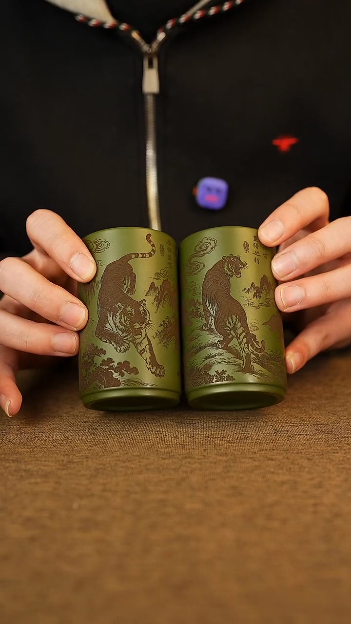 上下山虎 翡翠绿泥 主人杯（两只装）
