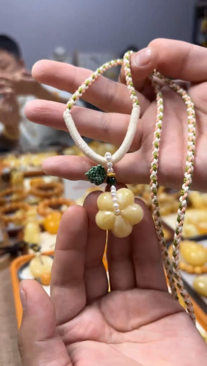 【闪购商品】蜜蜡裸石未镶嵌吊坠