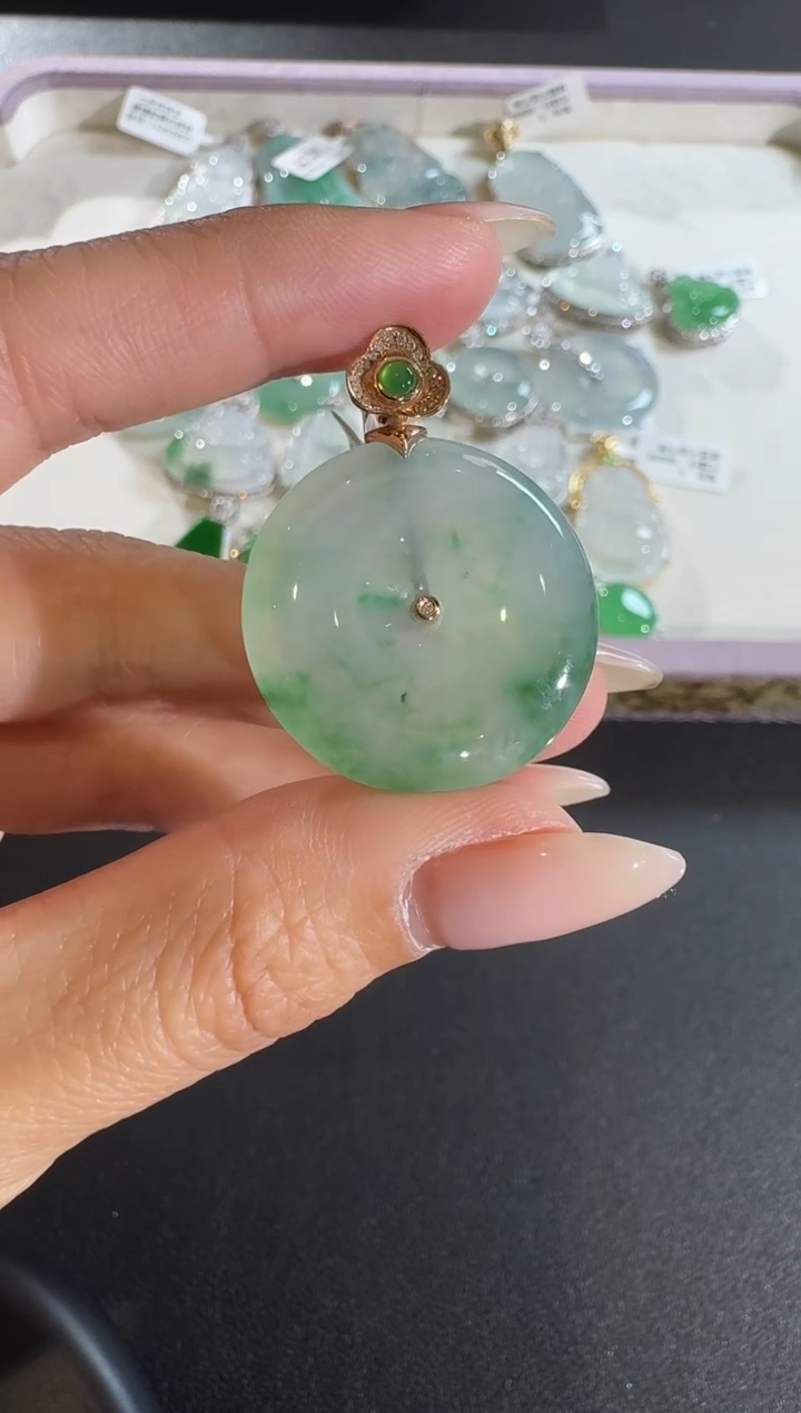 【闪购商品】翡翠吊坠(不含链)18K金镶嵌【源头工厂】钻石镶嵌