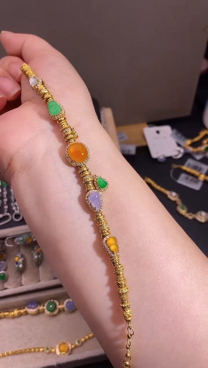 18K金镶嵌手链翡翠盘缠