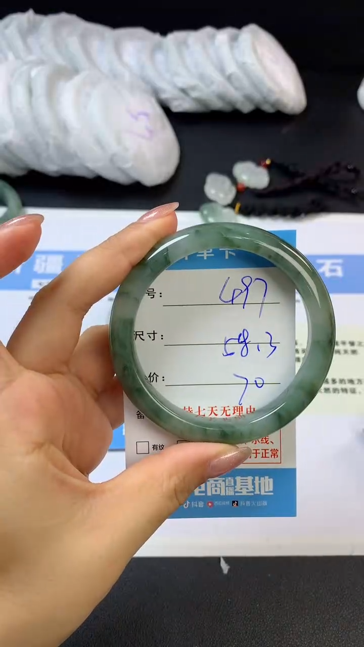 【闪购商品】石英质玉未镶嵌手镯G497