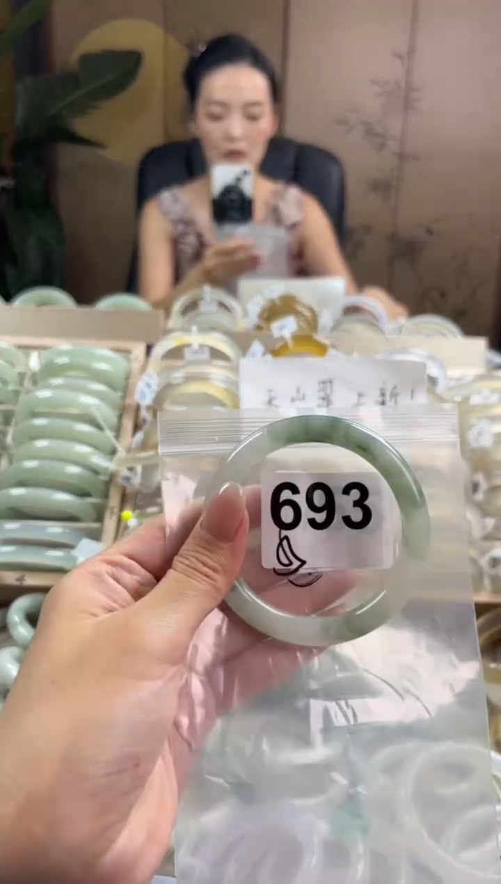 手镯玛瑙/玉髓未镶嵌天山翠默认微抠693