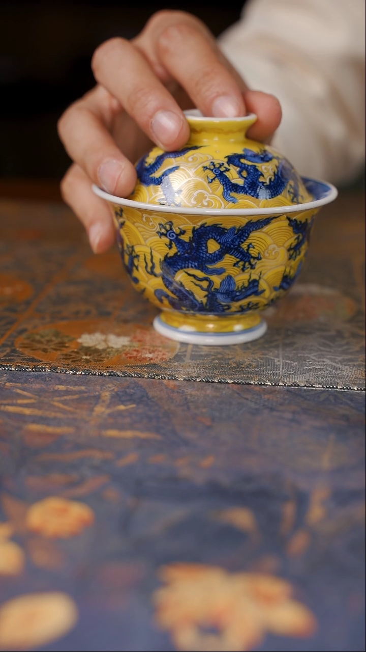 【闪购商品】杯水造青花黄釉九龙盖碗