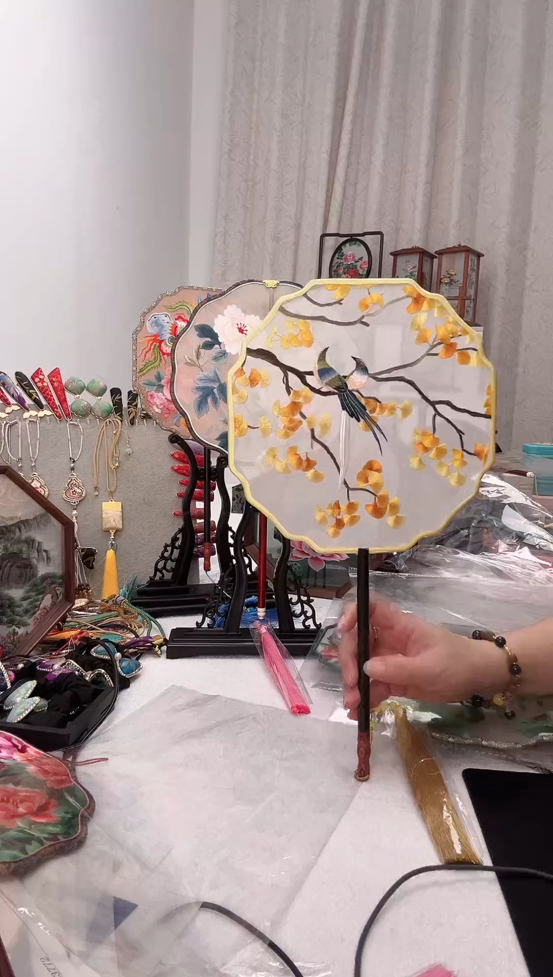 扇子苏绣作品手工团扇