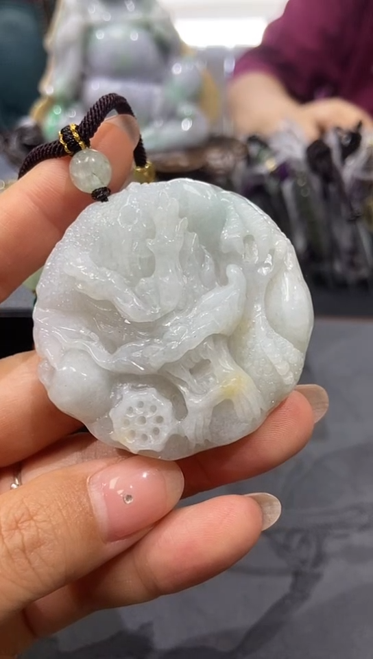 翡翠未镶嵌颈饰济****聚翡翠