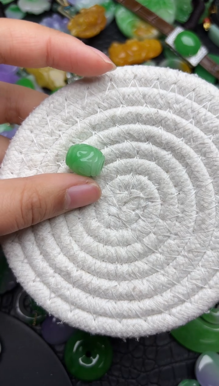 颈饰未镶嵌翡翠缅甸翡翠吊坠