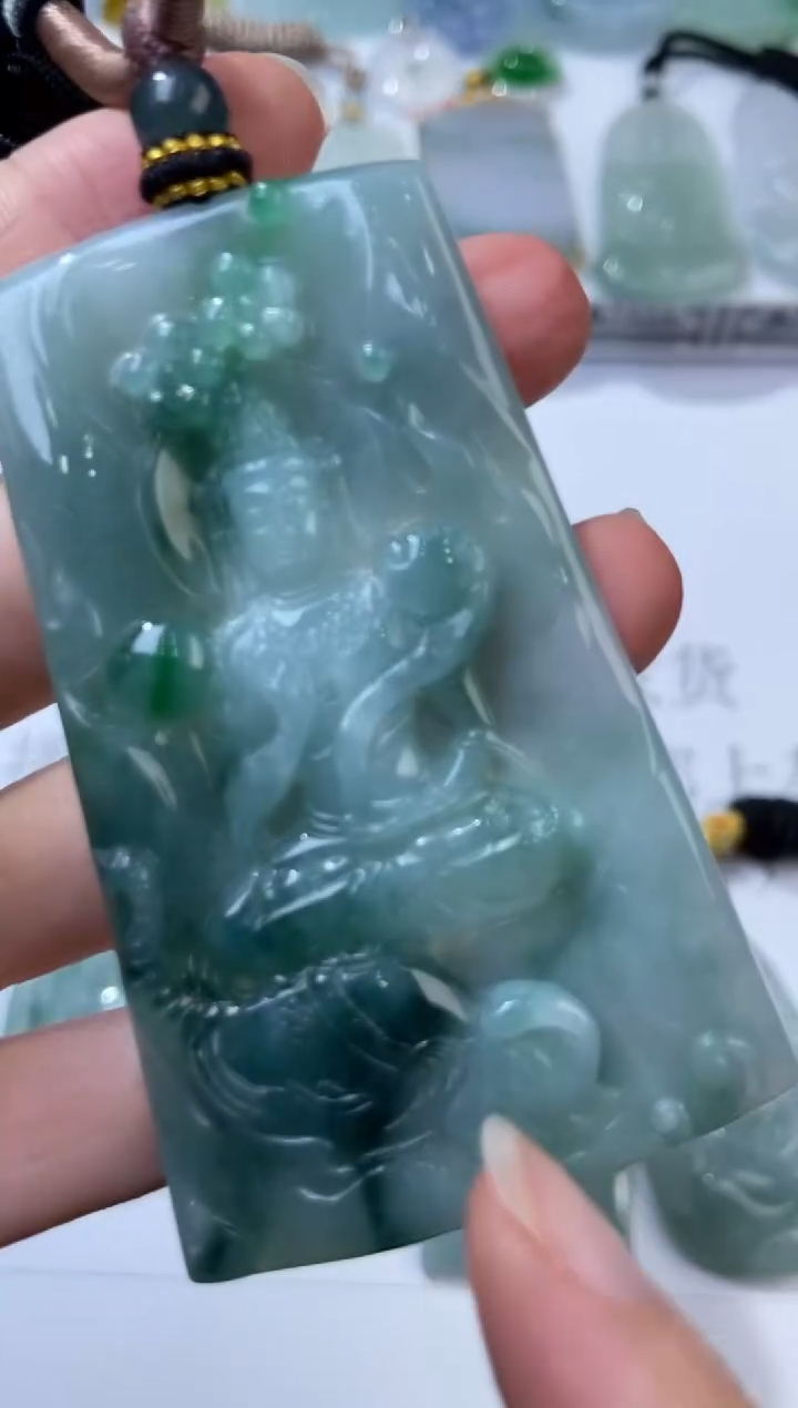 未镶嵌挂件翡翠376607   多人