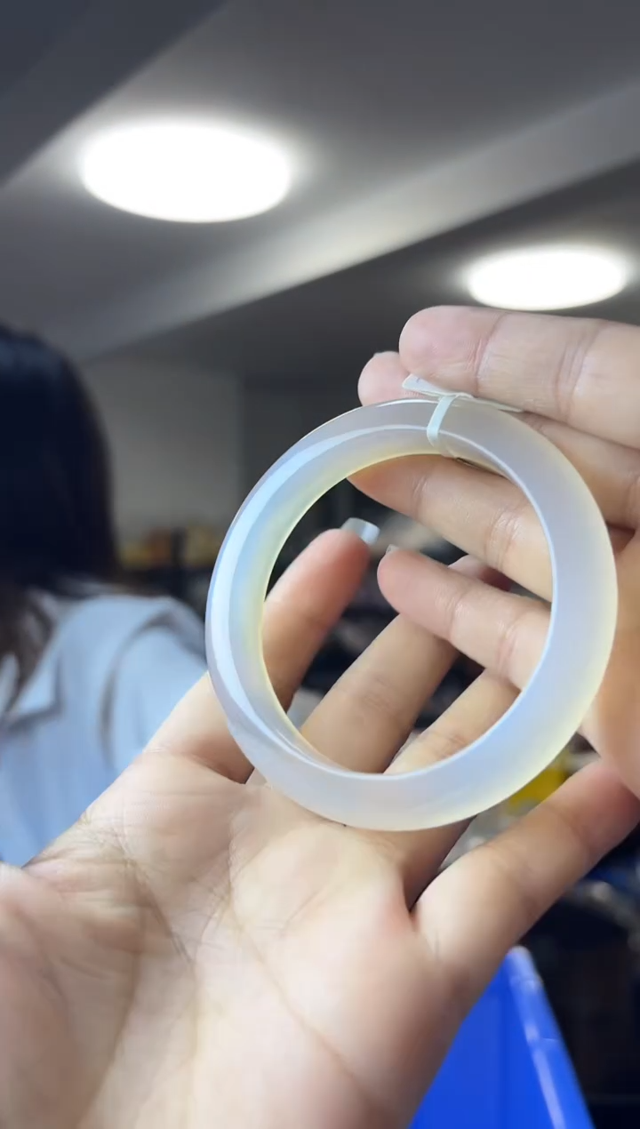 手镯玛瑙/玉髓未镶嵌圈口57**（多样性发一件）