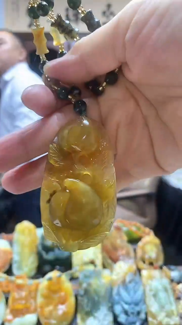 蛇纹石玉未镶嵌吊坠·