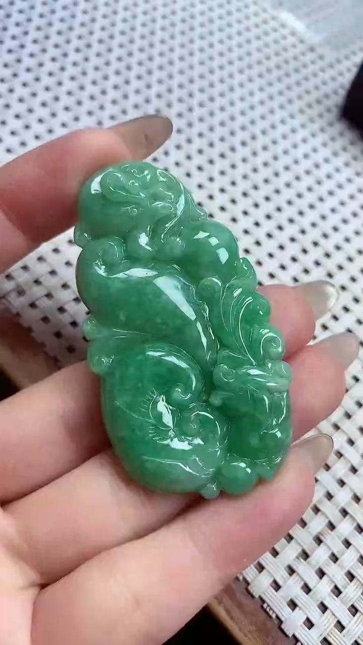 【闪购商品】翡翠颈饰未镶嵌颈饰