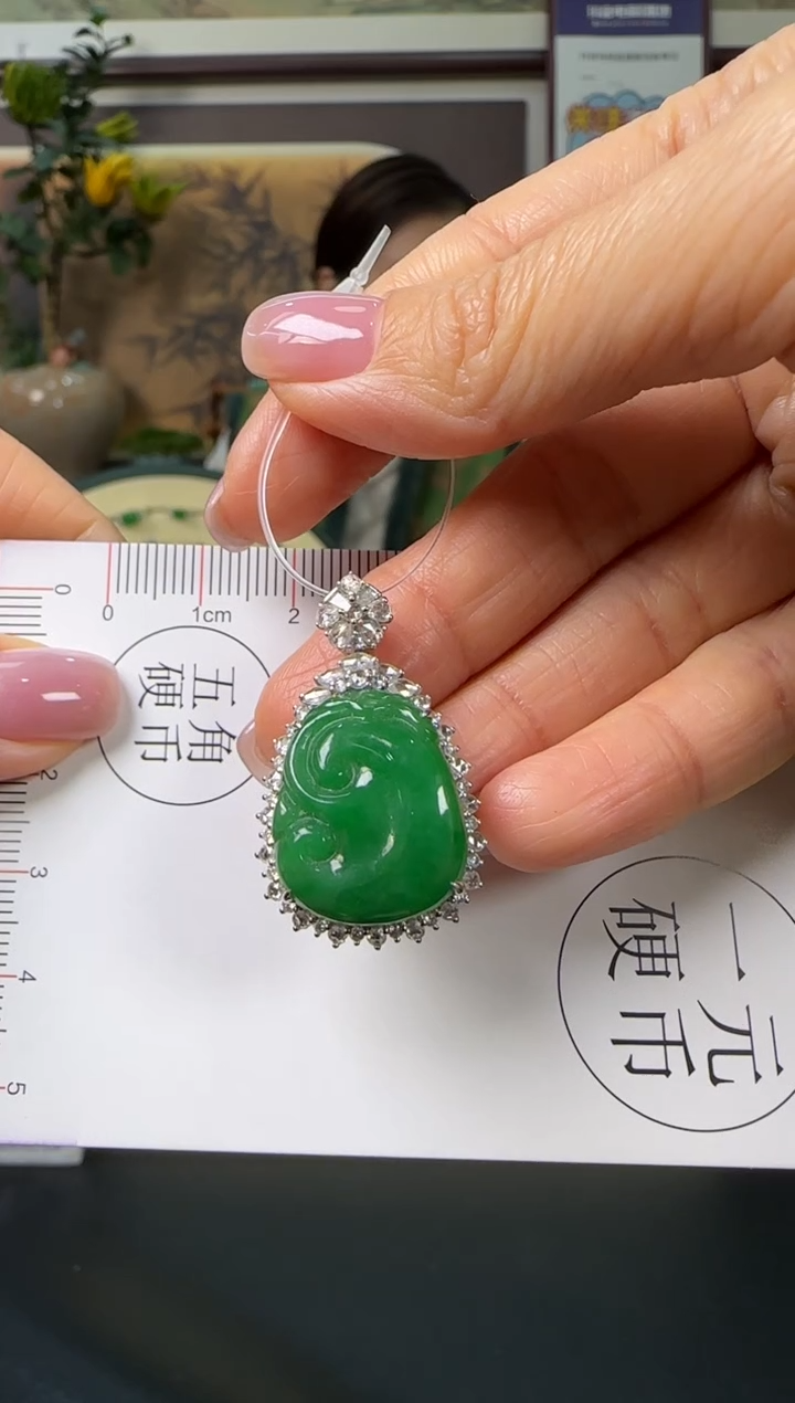 颈饰18K金镶嵌翡翠KK  如意