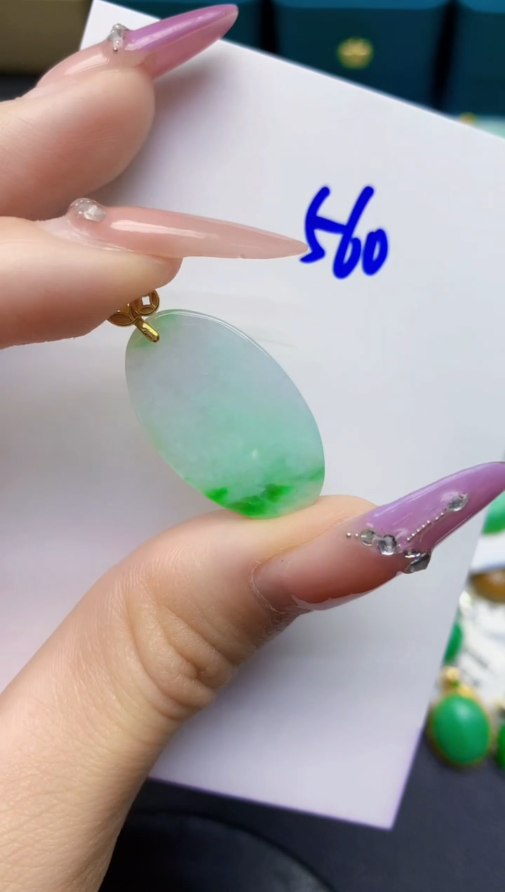 翡翠未镶嵌颈饰缅甸天然翡翠A货