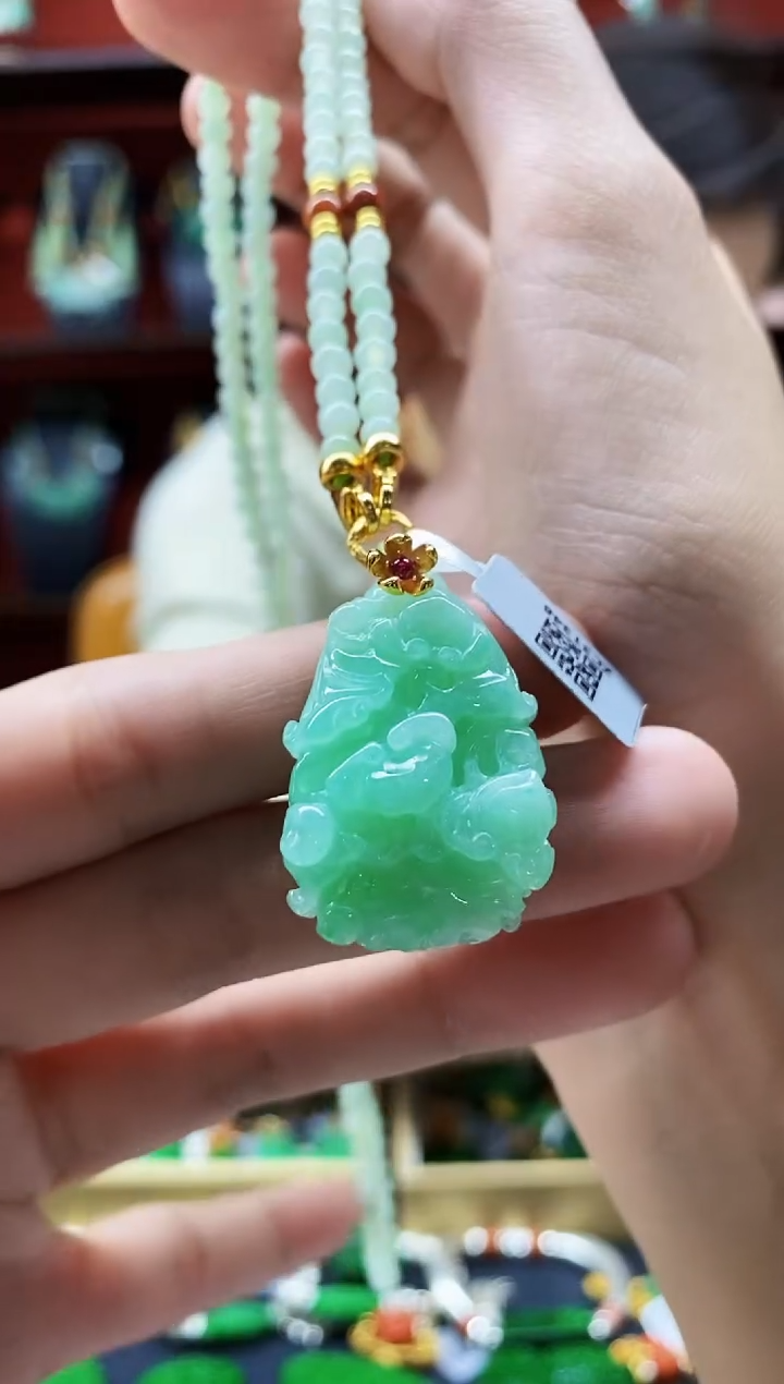 颈饰未镶嵌翡翠吊坠