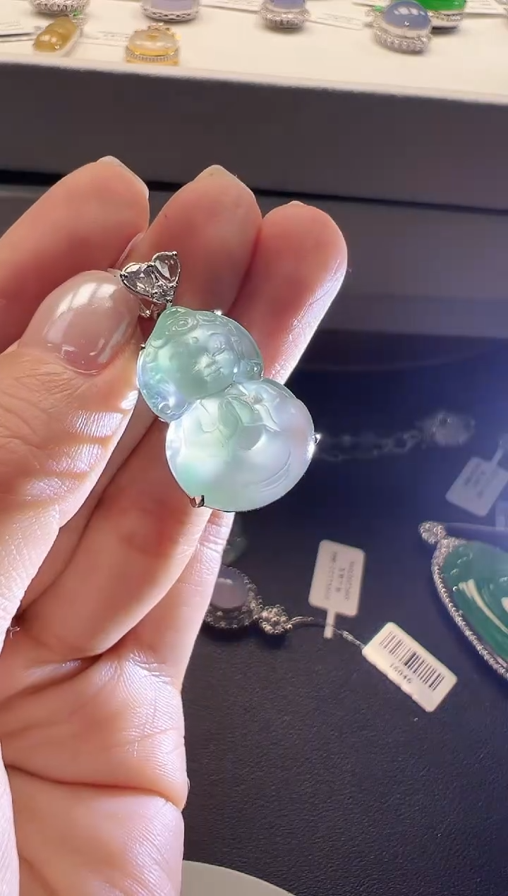 颈饰18K金镶嵌翡翠KHF1122-022