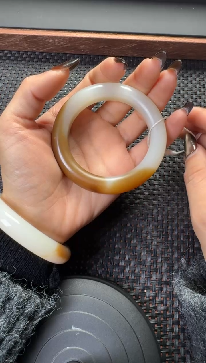 未镶嵌手镯和田玉糖白