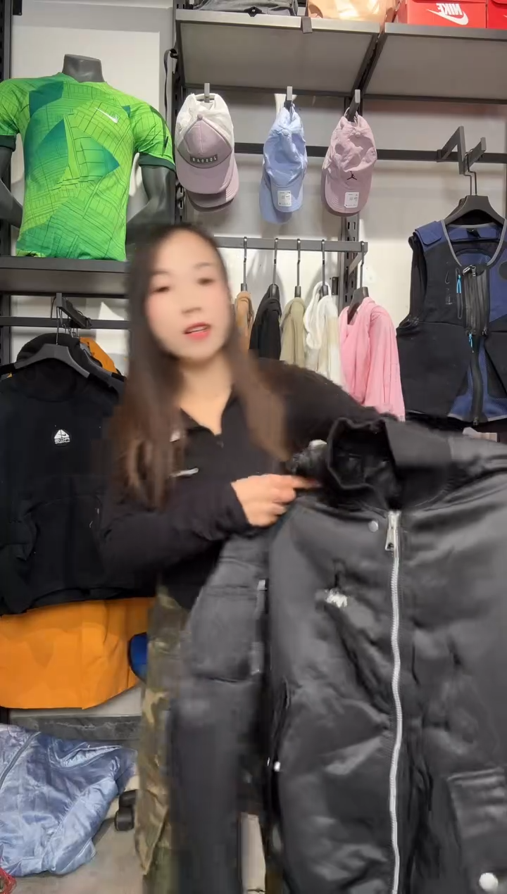 1526 编码 瑕疵款直播间过款为准 尺码   身高  L175