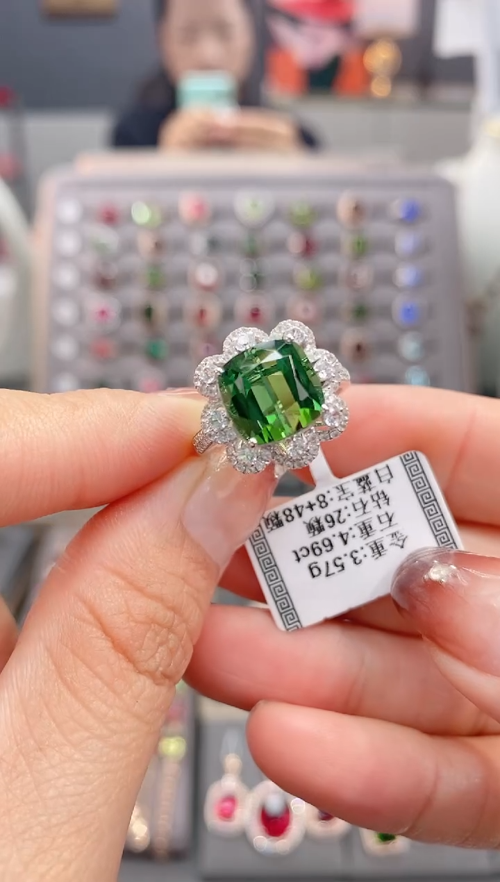 18K金镶嵌戒指碧玺4.69