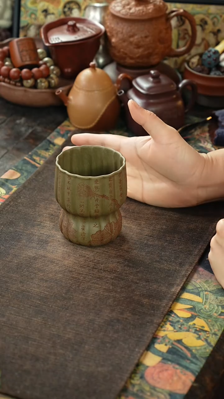 仇峰青段刻绘爱莲说紫砂杯