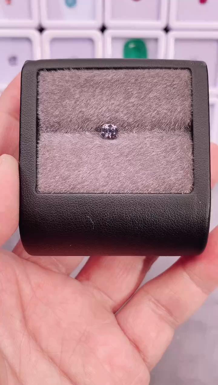 未镶嵌裸石尖晶石0.6