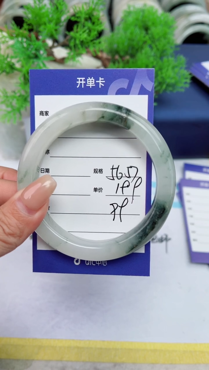 【闪购商品】石英质玉手镯未镶嵌99