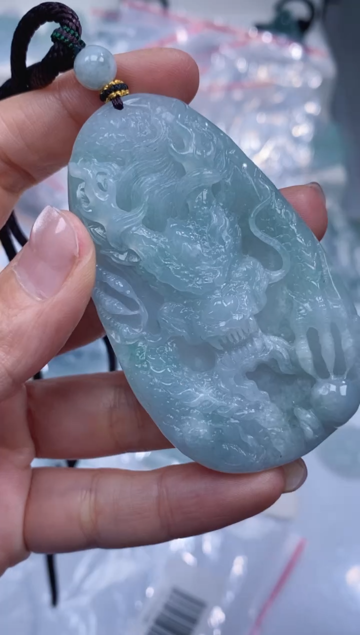 颈饰未镶嵌翡翠吊坠