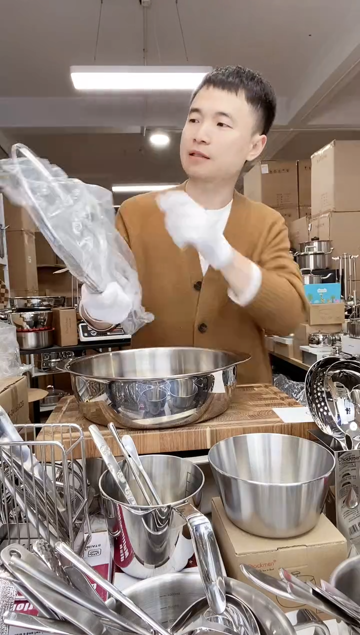 A17 微瑕卓德铭28cm笑脸盆（使用）