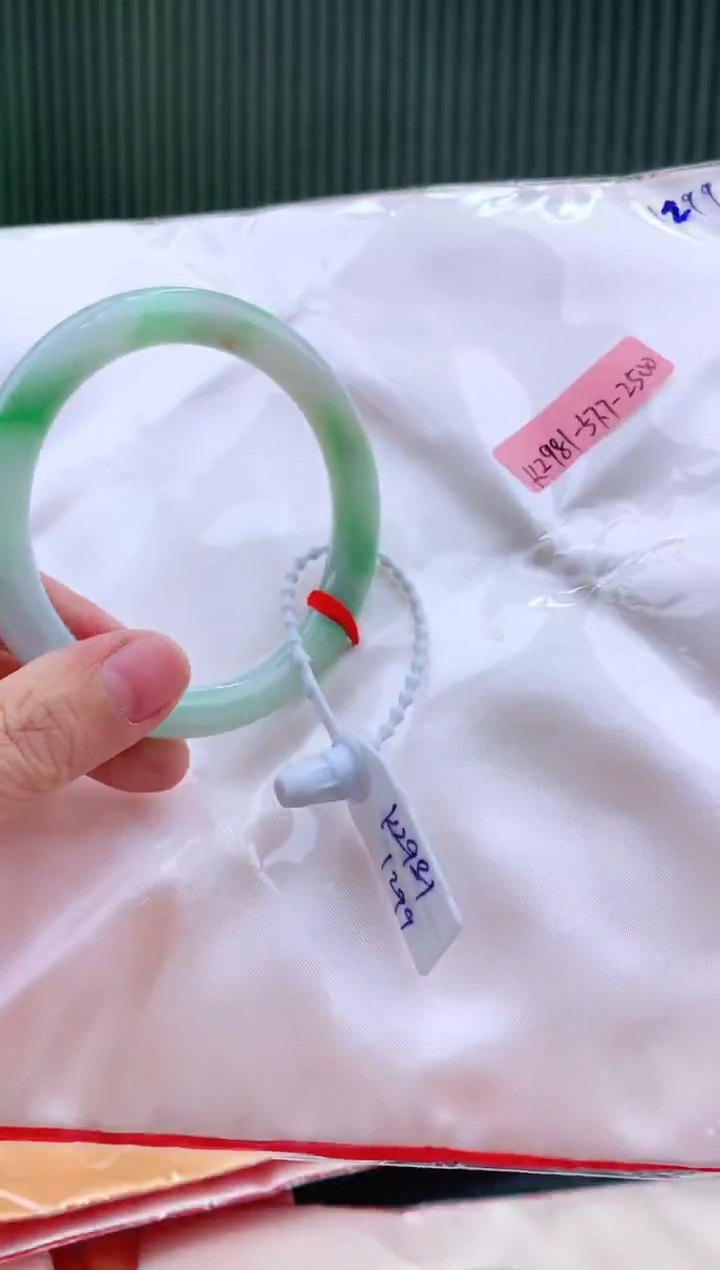 未镶嵌手镯翡翠57+