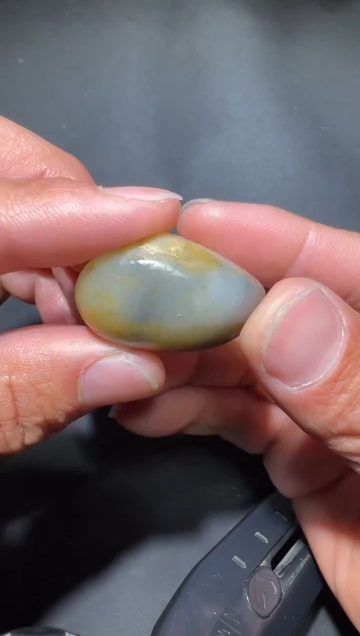 未镶嵌和田玉（糖玉）挂件和田玉