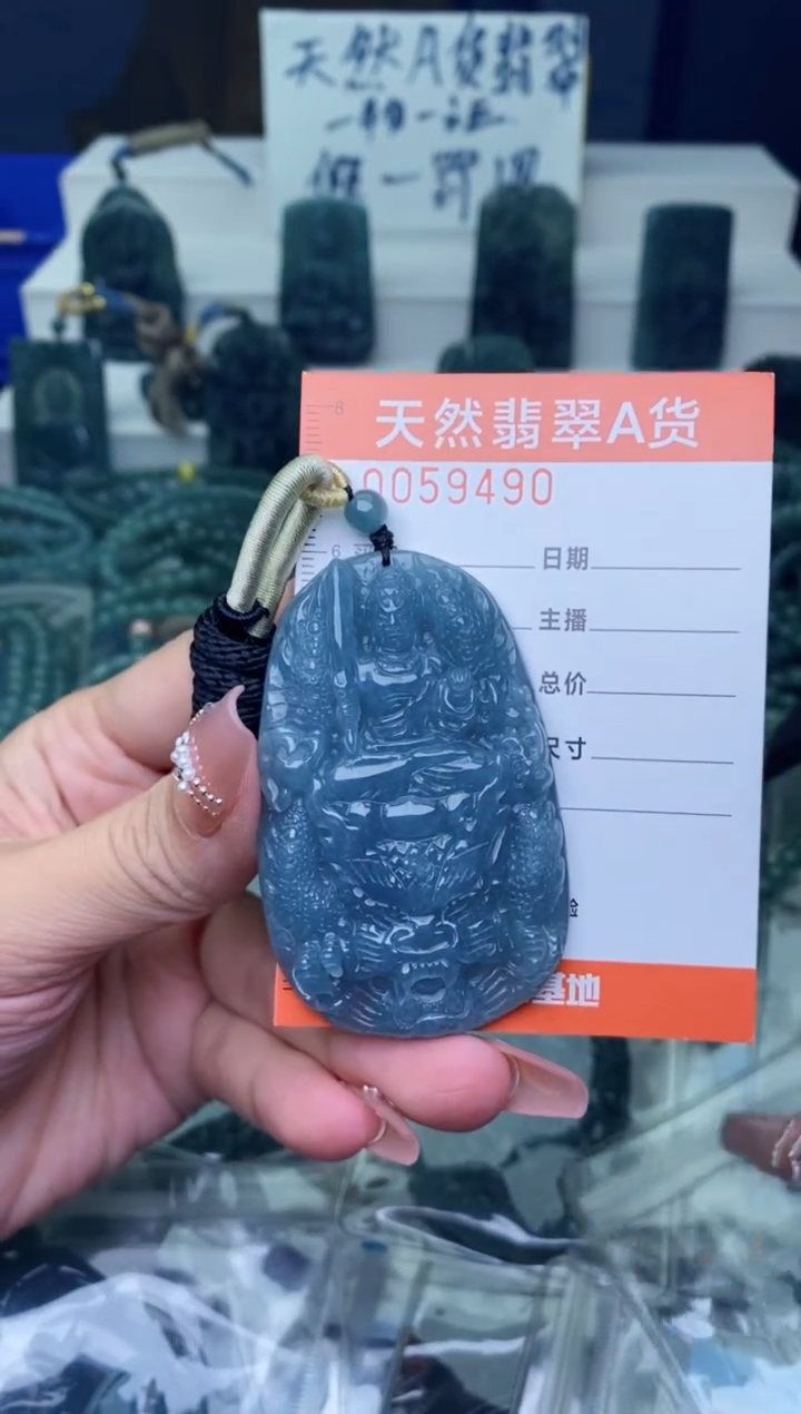 翡翠未镶嵌颈饰          